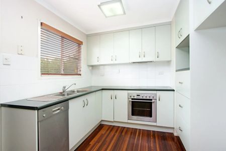 Relaxed Living with Space to Move - Photo 5