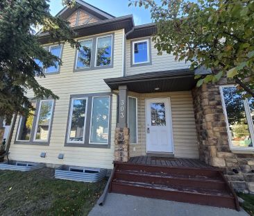 2 Bedrooms | 2.5 Bathrooms | Fenced Yards | Private Parking Stall —... - Photo 1