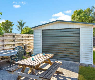 Roomy three bedroom family home, open plan living area, modern kitc... - Photo 5