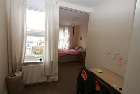 5 bedroom terraced house to rent - Photo 2