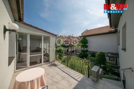 Pronájem bytu 1+kk 250 m² - Fotografie 3