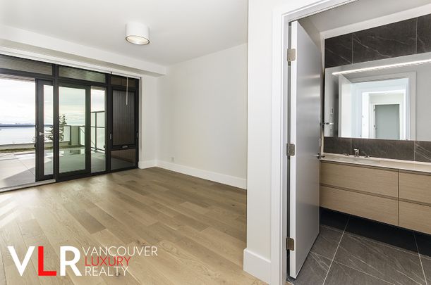 Condo in West Vancouver, BC - Photo 1