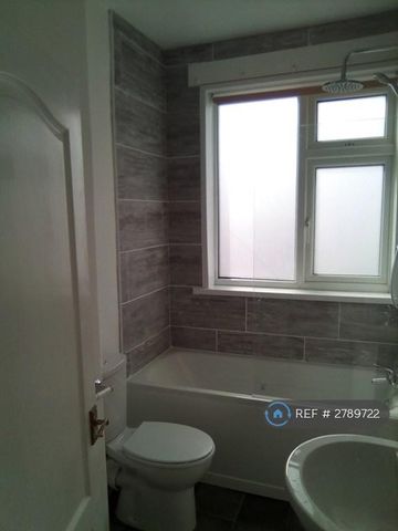 3 bedroom terraced house to rent - Photo 5