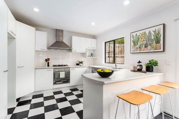 3BR 2.5 bath room Home in Churton Park - Photo 1
