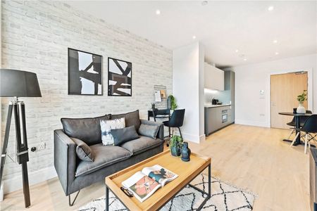 Pyrcroft Road, Chertsey, Surrey, KT16 9RJ - Photo 2