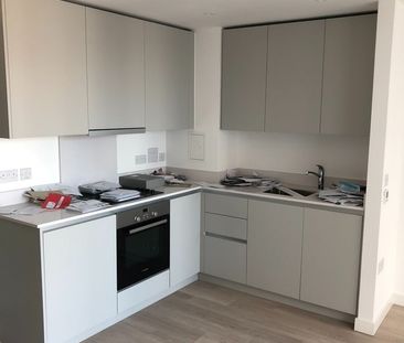 Studio Flat, Pinnacle Apartments, CR0 - Photo 6