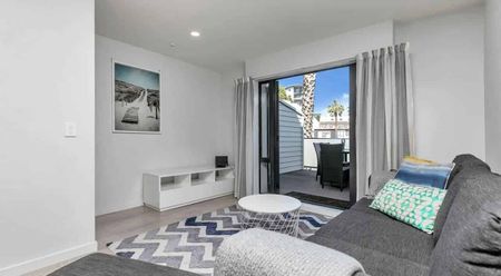 3bedroom, 2bathroom townhouse, private backyard - Photo 4