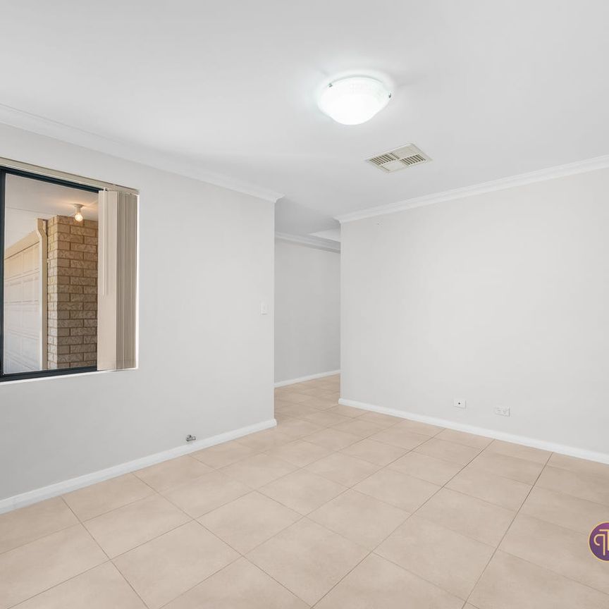 Spacious & Immaculately Presented Villa - Photo 1