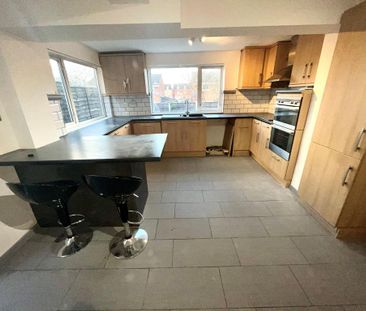 3 bedroom semi-detached house to rent - Photo 4