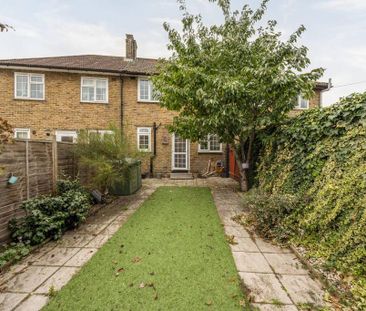 3 bedroom end of terrace house to rent - Photo 3