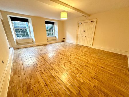 3 bedroom flat to rent - Photo 4