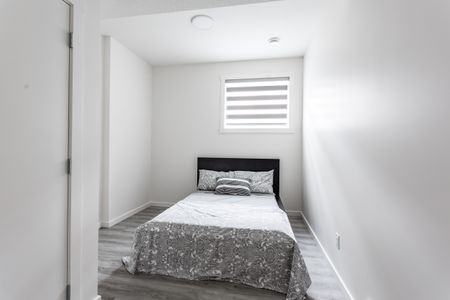 1025 Paisley Drive, Edmonton, AB - Photo 3