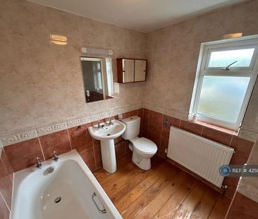 2 bedroom semi-detached house to rent - Photo 5