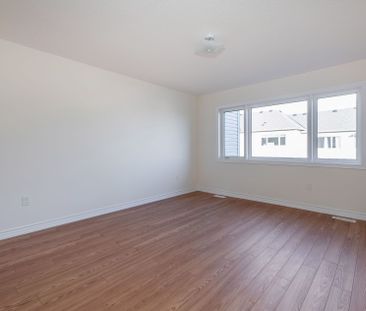 For Lease - 6 Prudhoe Terrace, Barrie, Ontario - Photo 4