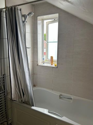 Room in a Shared House, Dover Close, NW2 - Photo 3