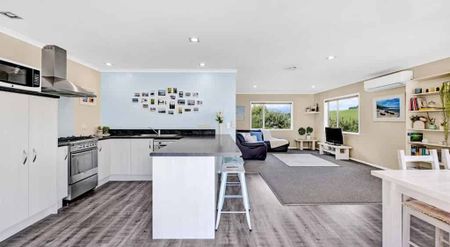 Private, Modern & Warm with Stunning Mountain View - Photo 2