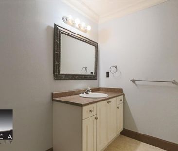 2325 St. Johns Street, Port Moody (1 bed + den, 1 bath) - Photo 2