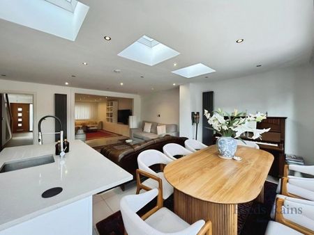 3 bedroom detached house to rent - Photo 3