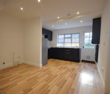 2 bedroom semi-detached house to rent - Photo 6