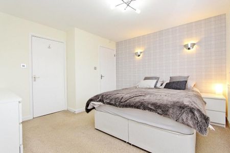 4 bedroom detached house to rent - Photo 5