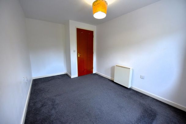 2 bedroom Flat in Flat 10, Leeds - Photo 1