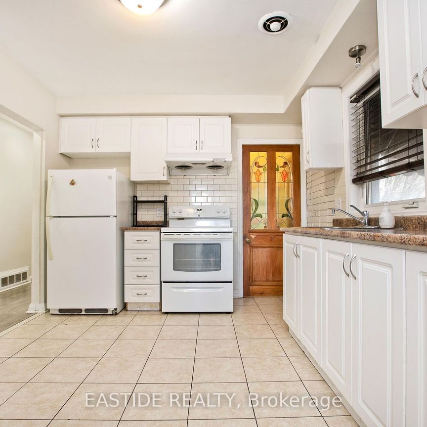 Detached Home For Lease | C8138758 - Photo 1