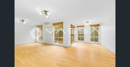 Beautiful Three-bedroom townhouse in Burwood with walking distance to Burwood Station, buses, Westfields, prestigious schools and Burwood Park. - Photo 2