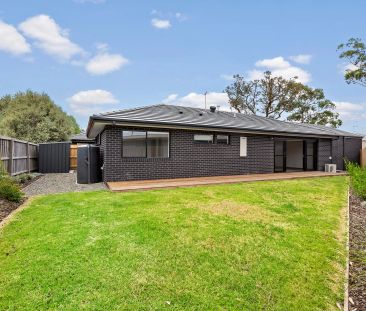 Near new quality home - Photo 4