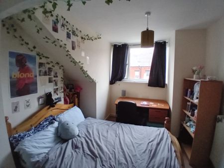 3 Bed - 67 Beechwood Terrace, Burley, Leeds - LS4 2NG - Student - Photo 2