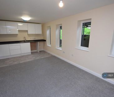 2 bedroom semi-detached house to rent - Photo 3