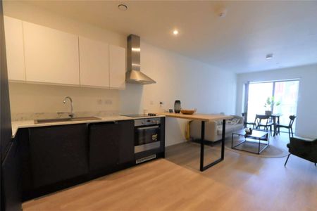Fully Furnished Two Double Bedroom, Two Bathroom Apartment with fantastic on-site facilities in the Exchange Point development. - Photo 4
