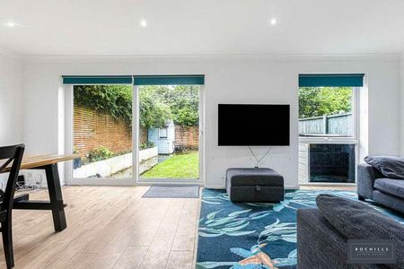 Field Common Lane, Walton-on-thames, Surrey, KT12 - Photo 2