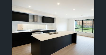 Brand New Spacious Family Home in a Prime Warragul Location - Photo 2