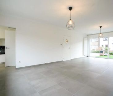 Instapklare eigendom met 3-slp.kamers garage en tuin - Photo 2