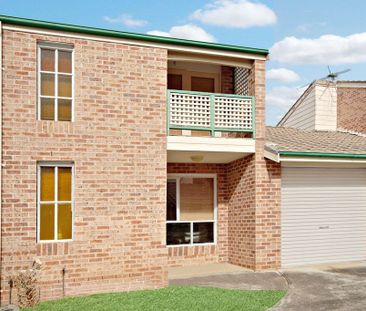 Spacious full brick townhouse - Photo 1