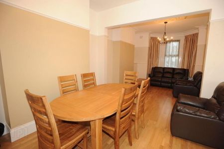 9 University Avenue, Belfast, BT7 1GX - Photo 2