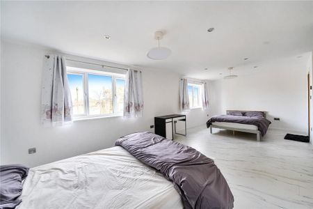 5 bedroom detached house to rent - Photo 3