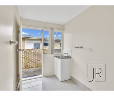 2 Ensenada Court, Broadbeach Waters QLD 4218 - House For Rent | Domain - Photo 4