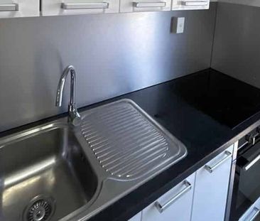 Spacious 2-Bedroom Apartment! - Photo 3