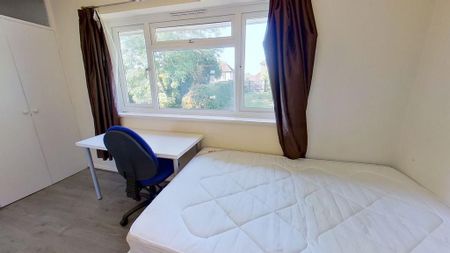 1 bedroom in a house share to rent - Photo 3