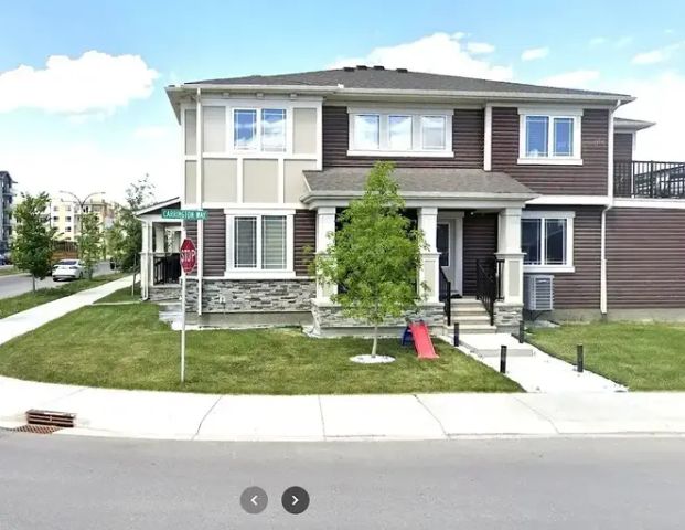 3-Bed + Bonus Room, 2-Car Garage End Unit Townhouse – Steps from Everything | 264 Carrington Way Northwest, Calgary - Photo 1