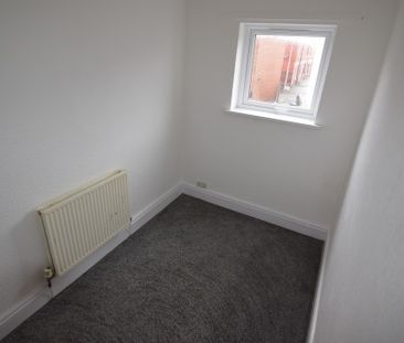 To Let 2 Bed End Terraced House - Photo 4