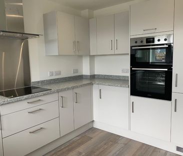 3 bedroom House To Let - Photo 2