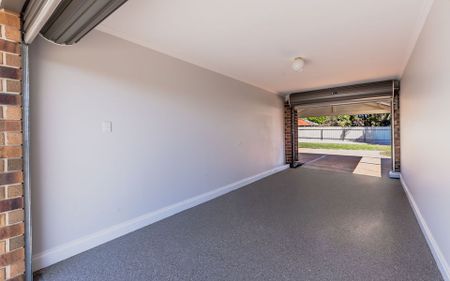 Spacious Family Home in a Prime Coastal Location - Photo 5