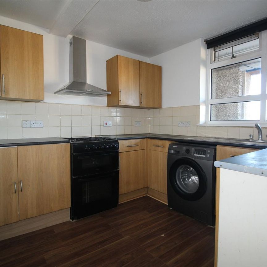 3 Bedroom Flat - Purpose Built To Let - Photo 1