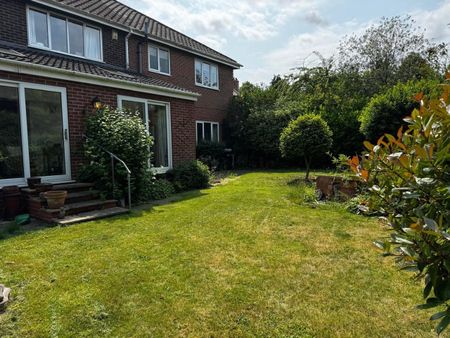 5 Bed Detached House, Littlegreen Road, NG5 - Photo 3