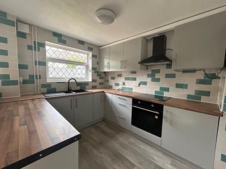 Dee Lane, Newcastle-Under-Lyme, ST5 - Photo 4