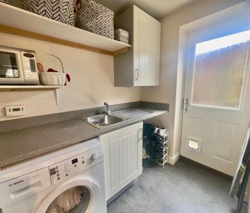 4 bedroom detached house to rent - Photo 3