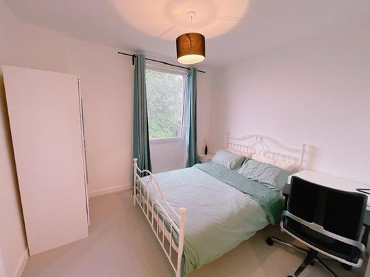 1 bedroom in a flat share to rent - Photo 1