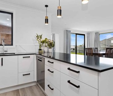 Near new family home not to be missed!! - Photo 1